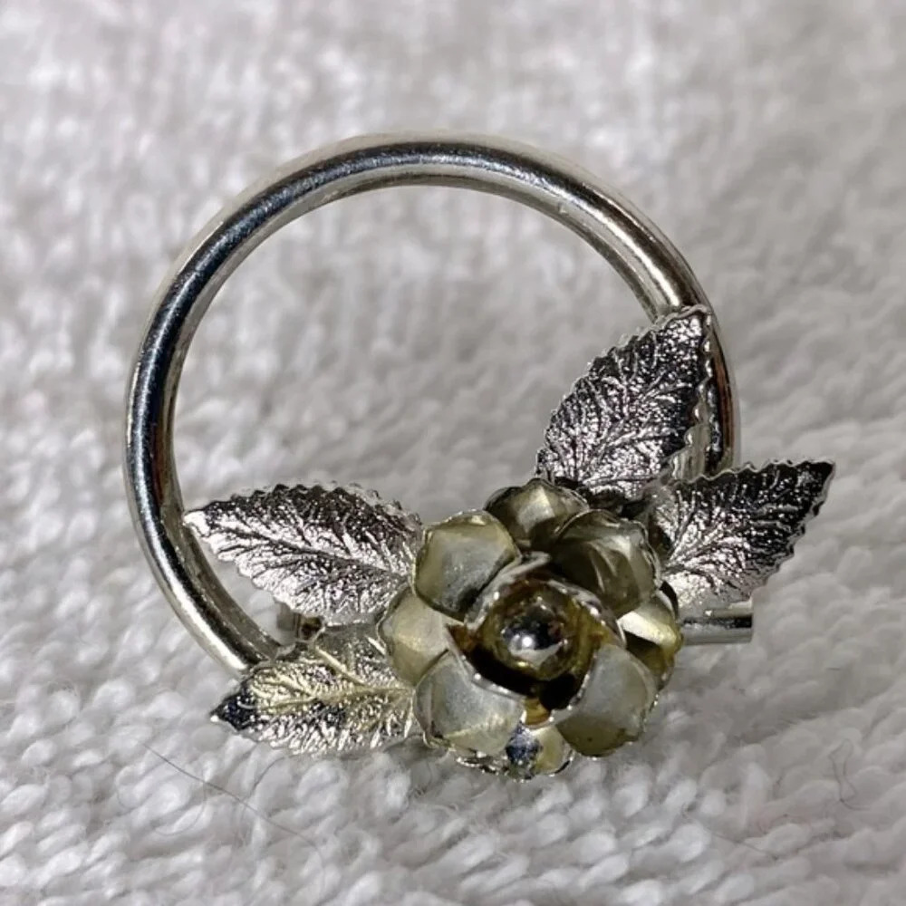Vintage  Silver Tone Flower Circle Pin Brooch